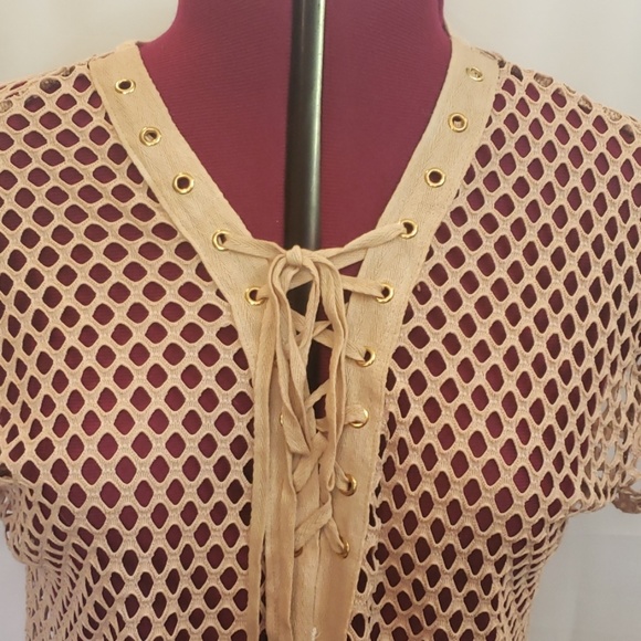 🎁CLOSET CLOSING Netted high-low tee - Picture 4 of 8